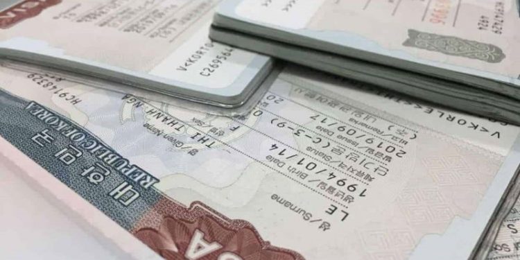 Thủ tục xin gia hạn visa thương mại cho người nước ngoài